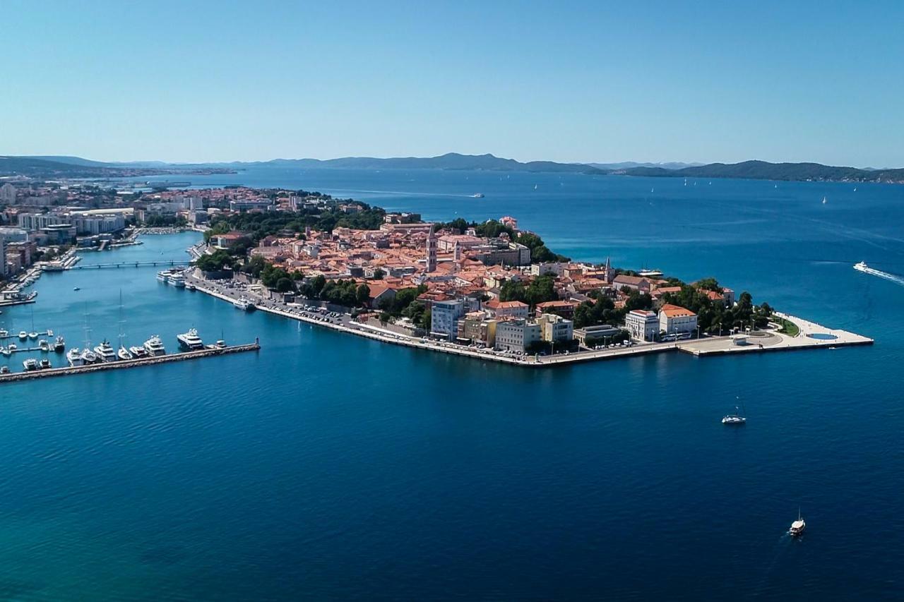 Apartment Pavic - Private Parking Zadar Bagian luar foto