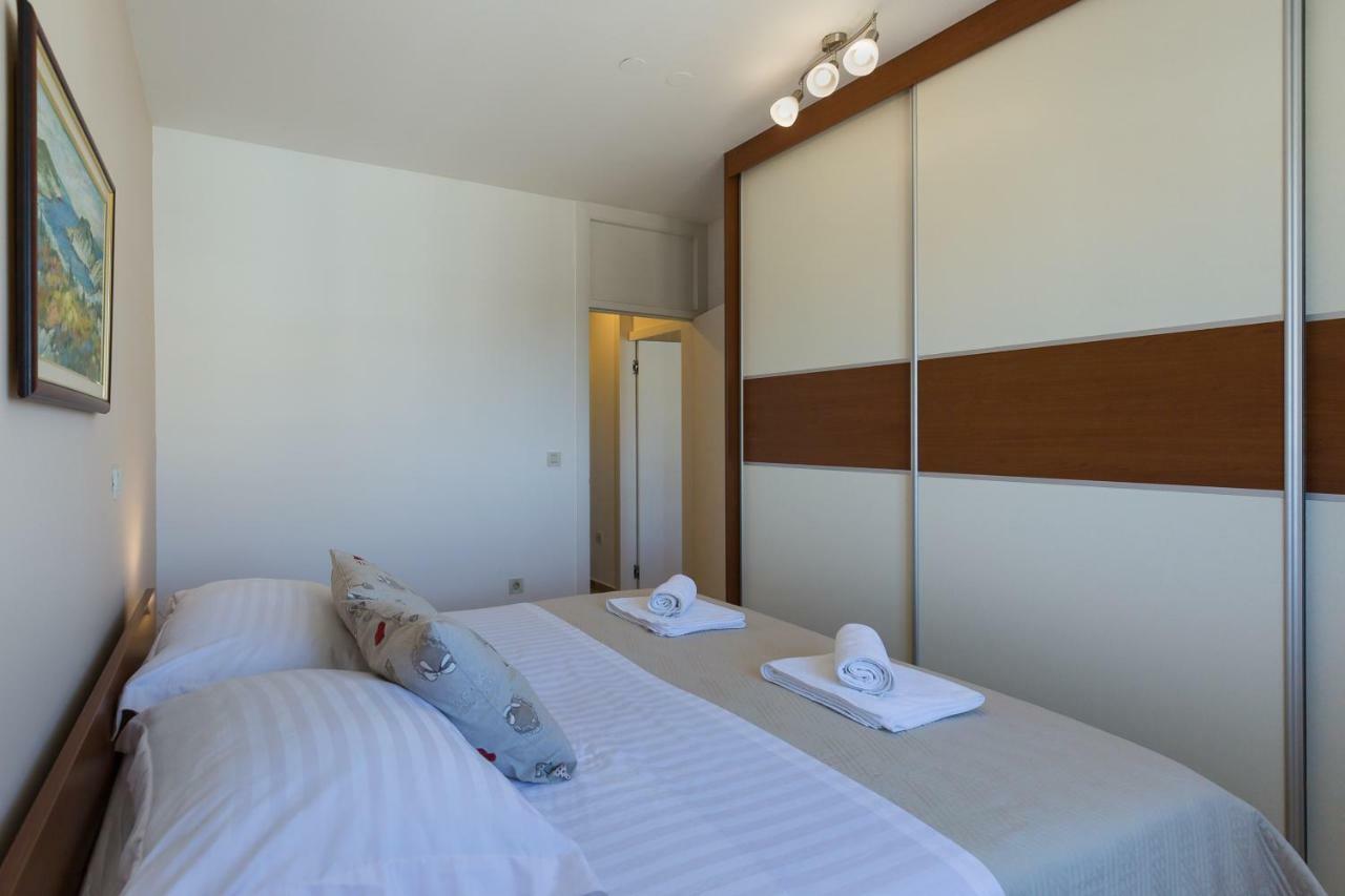 Apartment Pavic - Private Parking Zadar Bagian luar foto